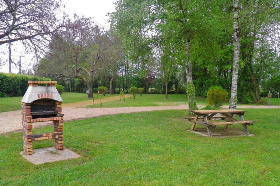 Camping De Baignes 호텔 외부 사진