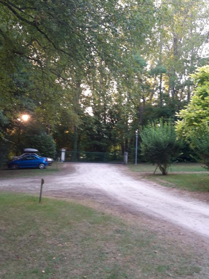 Camping De Baignes 호텔 외부 사진