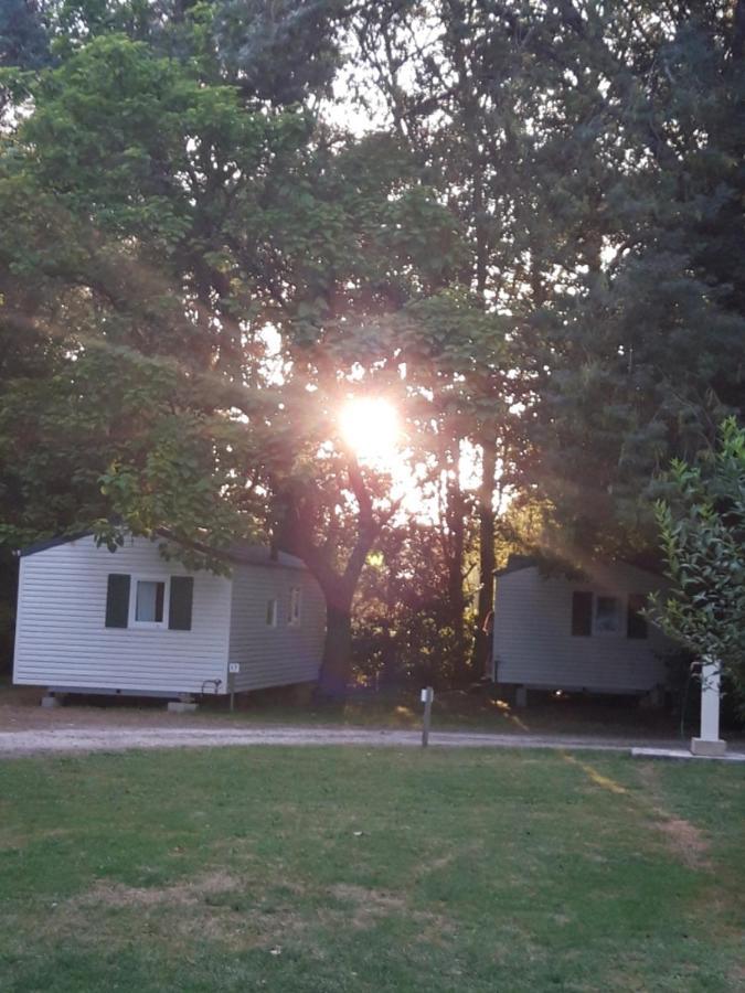 Camping De Baignes 호텔 외부 사진