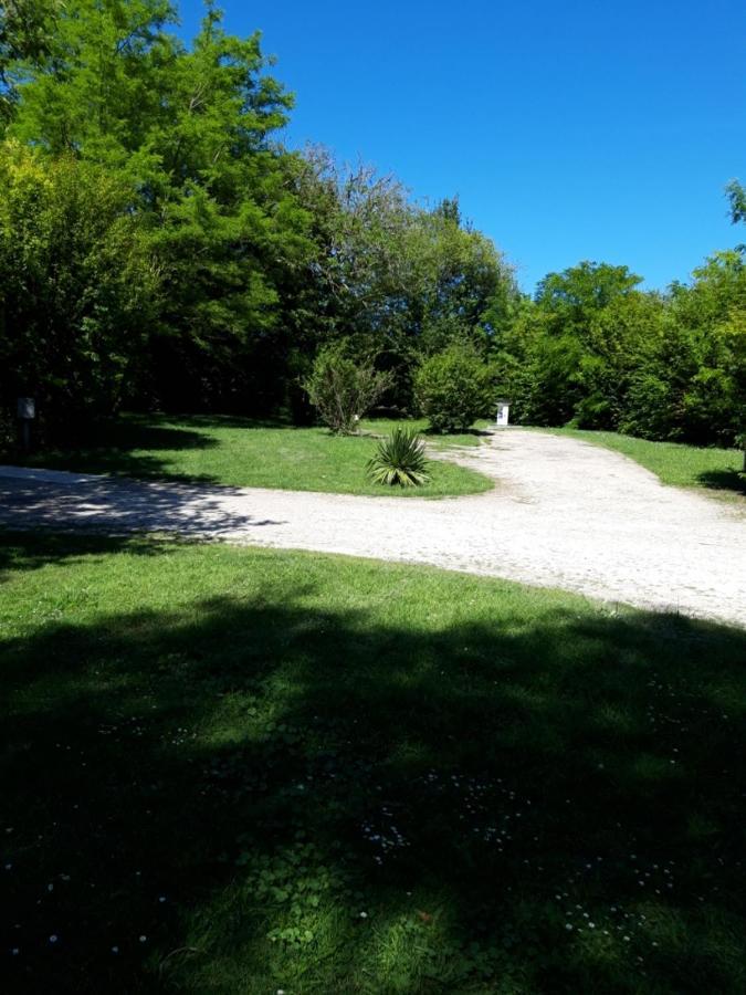 Camping De Baignes 호텔 외부 사진
